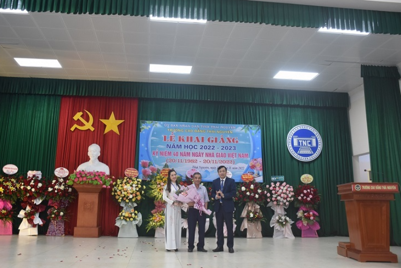 Lễ Khai giảng năm học 2022 - 2023 và Kỷ niệm 40 năm ngày Nhà giáo Việt Nam (20/11/1982 - 20/11/2022) của Trường Cao đẳng Thái Nguyên