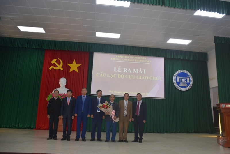 Lễ ra mắt "Câu lạc bộ Cựu giáo chức trường Cao đẳng Thái Nguyên"