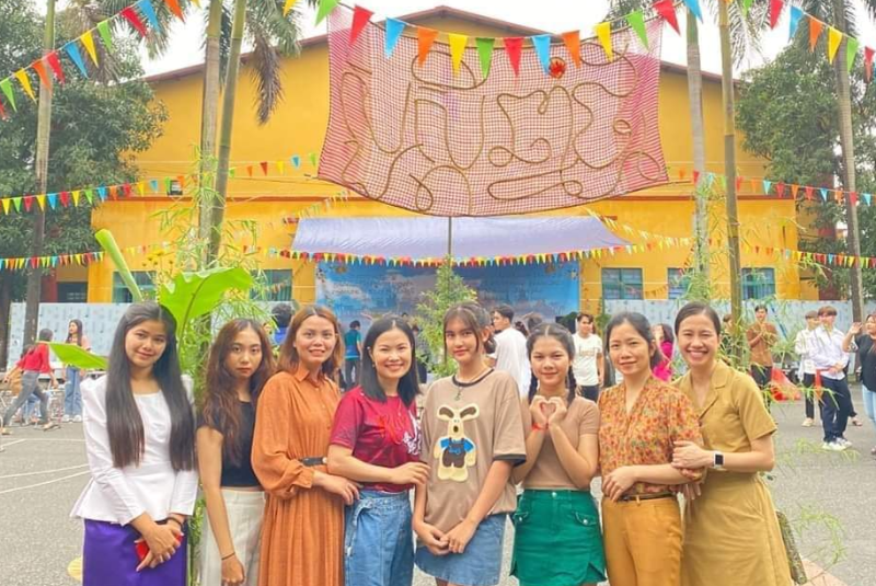 Khoa kế toán vui Tết Lào Bunpimay và Tết Campuchia Cholchnamthmay cùng các em sinh viên