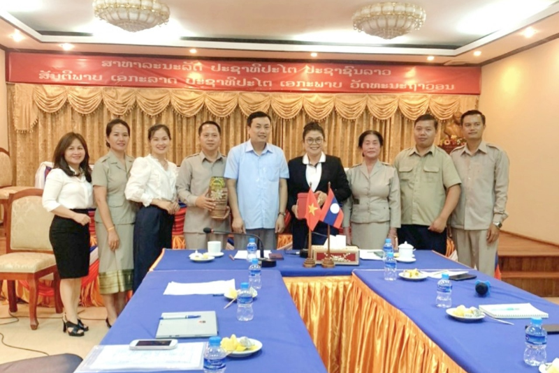 Hiệu trưởng Trường CĐTN thăm và làm việc tại Sở GDTT Tỉnh Luông Pha Băng và Xiêng Khoảng - CHDCND Lào