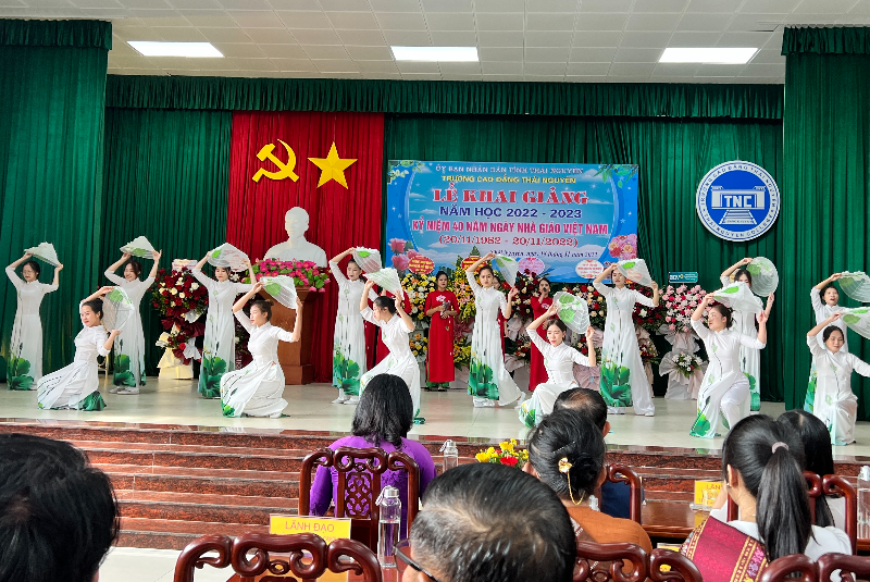 Tường thuật Lễ khai giảng năm học 2022 - 2023 và Kỷ niệm 40 năm Ngày nhà giáo Việt Nam 20-11