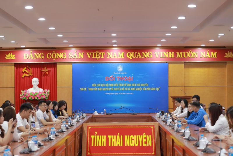 Đoàn viên, Hội viên trường cao đẳng Thái Nguyên tham gia đối thoại với Chủ tịch Hội Sinh viên Việt Nam tỉnh Thái Nguyên