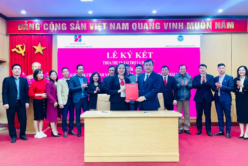 Trường Cao đẳng Thái Nguyên ký kết thỏa thuận hợp tác với Ngân hàng Nông nghiệp và Phát triển Nông thôn chi nhánh Nam Thái Nguyên (Agribank Nam Thái Nguyên)