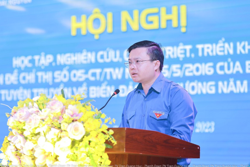 Đoàn viên trường Cao đẳng Thái Nguyên tham gia Hội nghị học tập, nghiên cứu, quán triệt, triển khai Chuyên đề chỉ thị số 05-CT/TW ngày 15/5/2016 của Bộ chính trị và tham gia Hiến máu tình nguyện