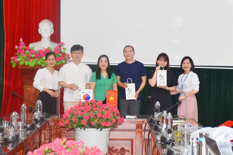 Trường Cao đẳng Thái Nguyên tiếp đón và làm việc với công ty Ilucida Hàn Quốc về "Dự án lắp đặt sạc dự phòng sử dụng pin tái chế"