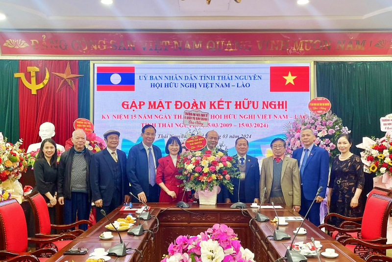 Dự Lễ kỷ niệm 15 năm ngày thành lập Hội Hữu nghị Việt Nam - Lào