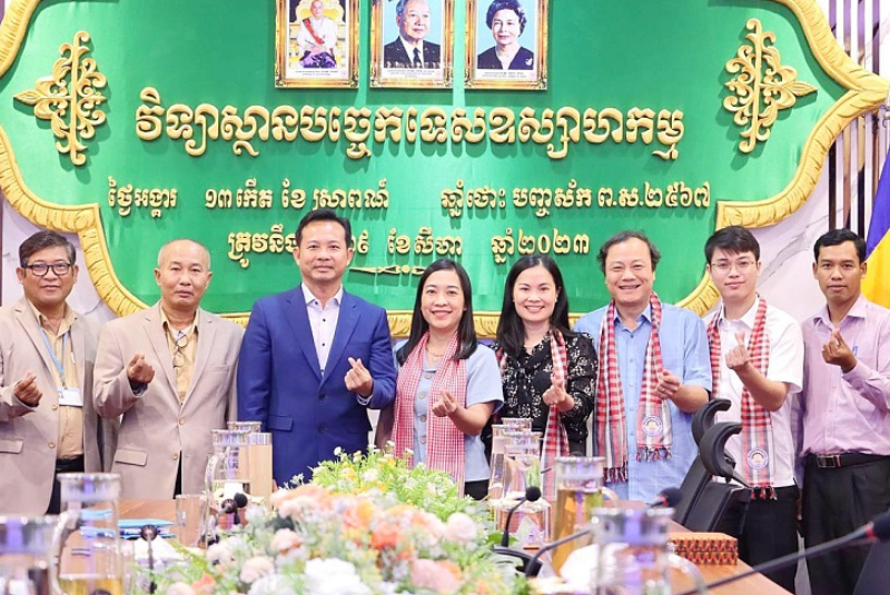 Đoàn công tác trường Cao đẳng Thái Nguyên làm việc với Viện Kỹ thuật Công nghiệp, Vương quốc Campuchia