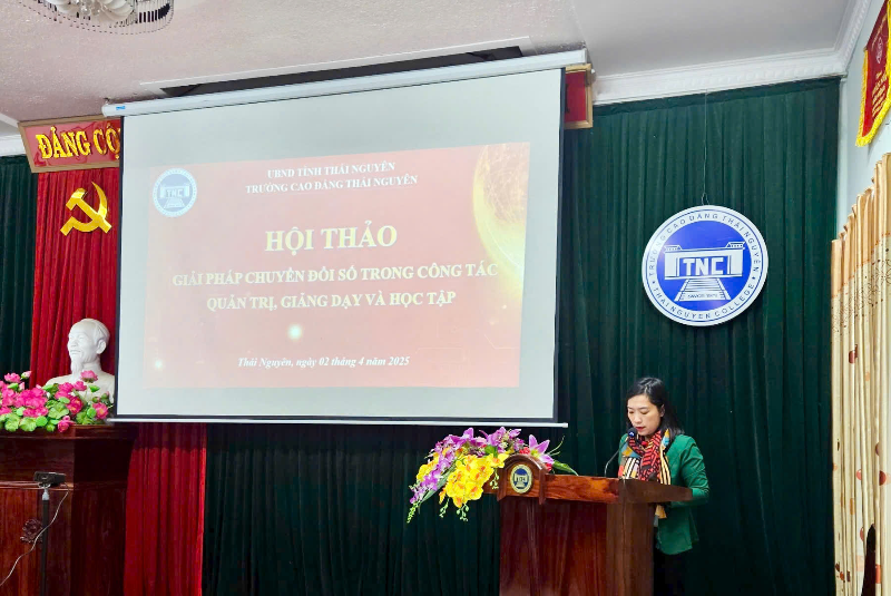 Hội thảo "Giải pháp chuyển đổi số trong quản trị, giảng dạy và học tập"