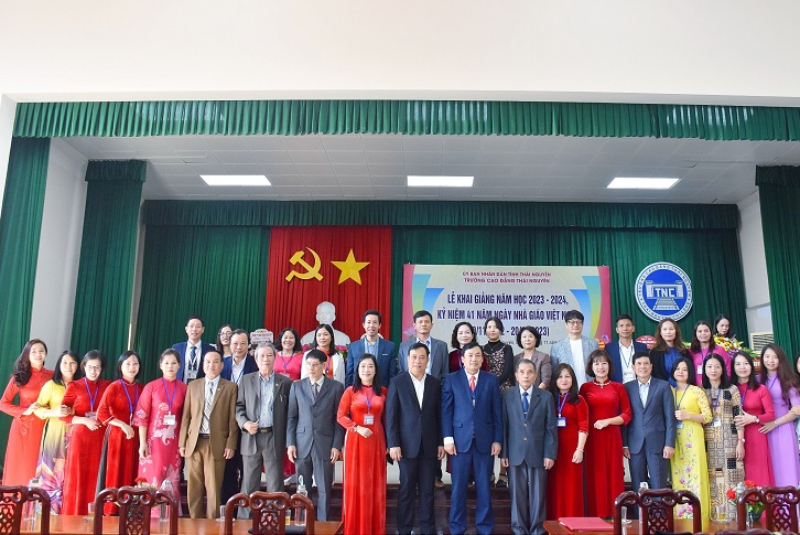 Trường Cao đẳng Thái Nguyên tổ chức Lễ Khai giảng năm học 2023 - 2024 và Kỷ niệm 41 năm Ngày Nhà giáo Việt Nam (20/11/1982 - 20/11/2023)