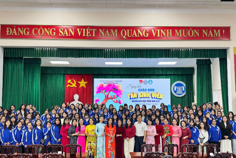KHOA SƯ PHẠM TRƯỜNG CAO ĐẲNG THÁI NGUYÊN CHÀO ĐÓN  TÂN SINH VIÊN K22: KHẲNG ĐỊNH TÌNH YÊU NGHỀ GIÁO