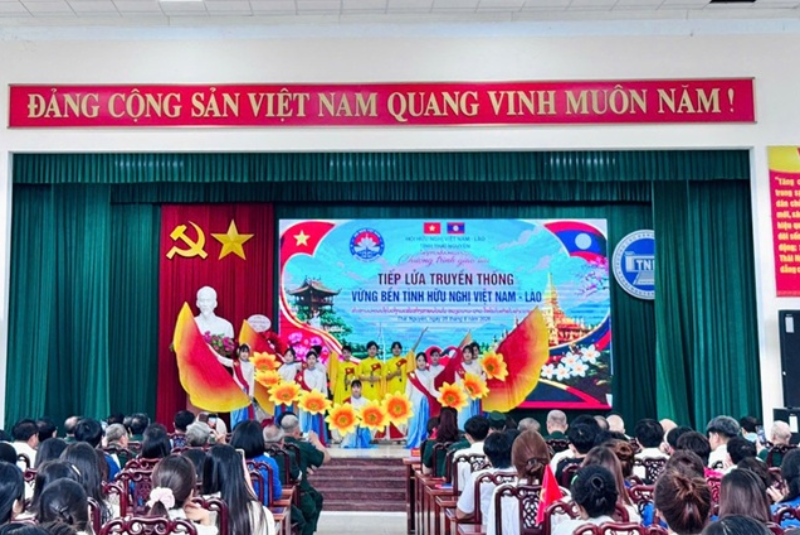 Trường Cao đẳng Thái Nguyên phối hợp với Hội Hữu nghị Việt Nam - Lào tỉnh Thái Nguyên tổ chức chương trình “Tiếp lửa truyền thống - Vững bền tình hữu nghị Việt Nam - Lào” năm 2026