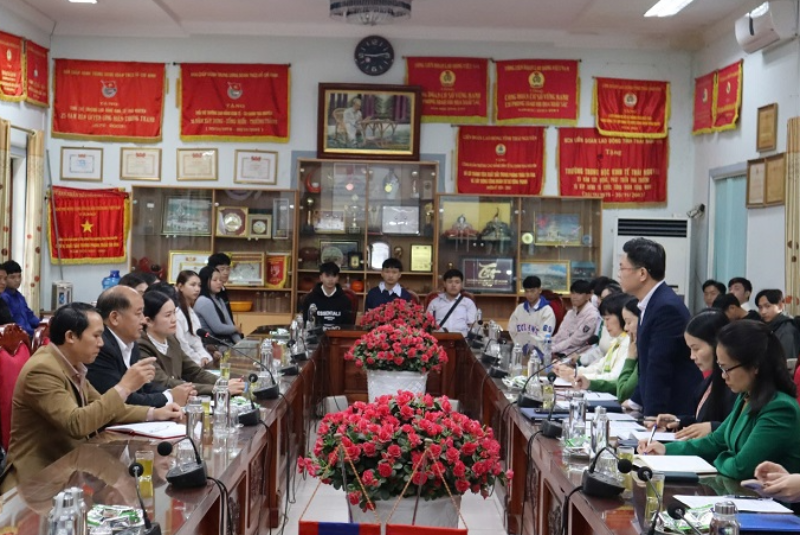 Trường Cao đẳng Thái Nguyên đón tiếp và làm việc với đoàn Sở giáo dục và Thể thao tỉnh Hủa Phăn ( CHDCND Lào)