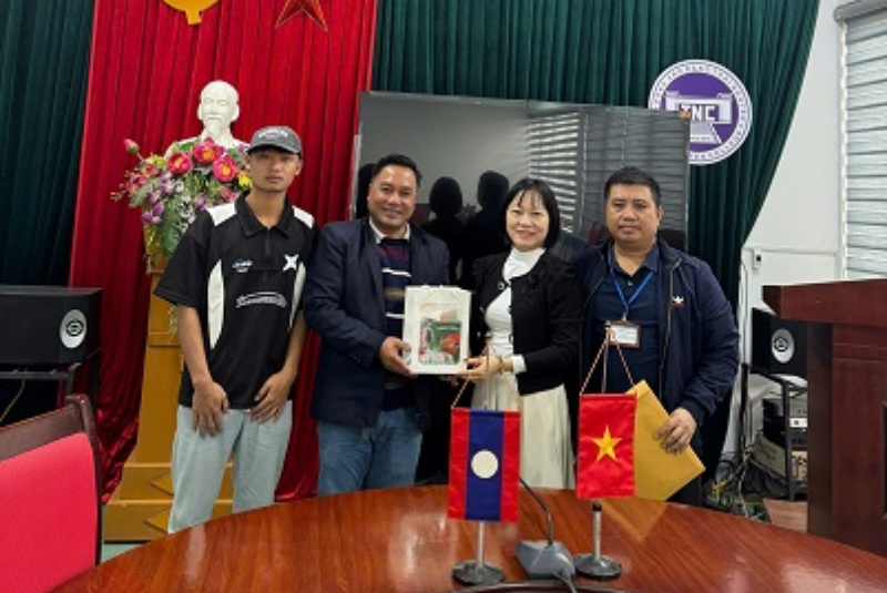 Đón đoàn cán bộ và lưu học sinh tỉnh Oudomxay, CHDCND Lào