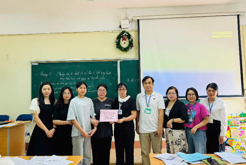 Hơn Cả Những Món Quà – Nghĩa Tình Gửi Trọn Đến Nữ Sinh Mồ Côi Lưu Thị Trà My