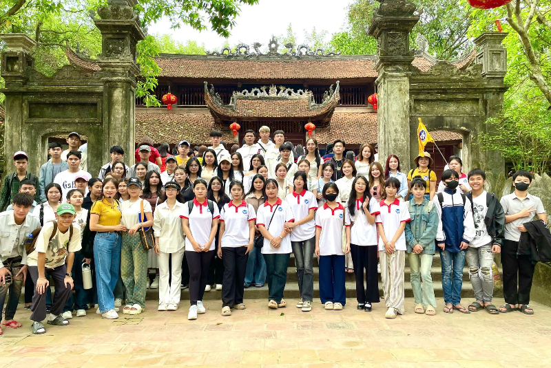 Chuyến đi thực tế của học sinh ngành Hướng dẫn du lịch - Khoa Quản trị kinh doanh và du lịch