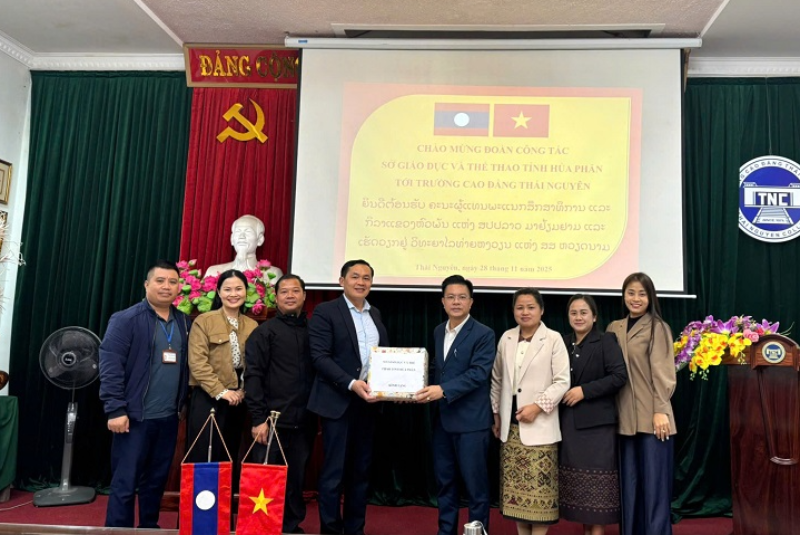 Thắt chặt tình hữu nghị Việt – Lào, mở rộng hợp tác giáo dục giữa Trường Cao đẳng Thái Nguyên và đoàn công tác Sở giáo dục và Thể thao tỉnh Hủa Phăn.