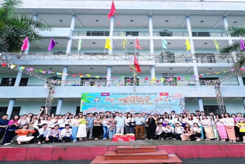 Lưu học sinh Lào và Campuchia tại trường Cao đẳng Thái Nguyên đón Tết cổ truyền Bunpimay 2567 - Lào và Chol Chnam Thmay 2568 - Campuchia