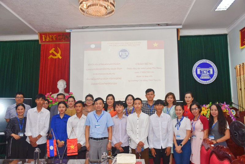 Trường Cao đẳng Thái Nguyên đón tiếp Đoàn cán bộ Sở GD&TT tỉnh Luông Pha băng - CHDCND Lào