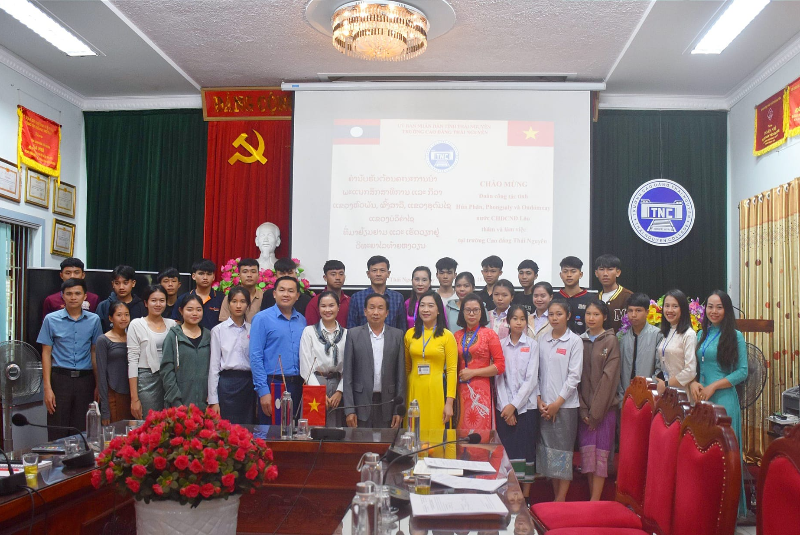Tiếp nhận lưu học sinh Lào tỉnh Hủa Phăn, Phongsaly và Oudomxay