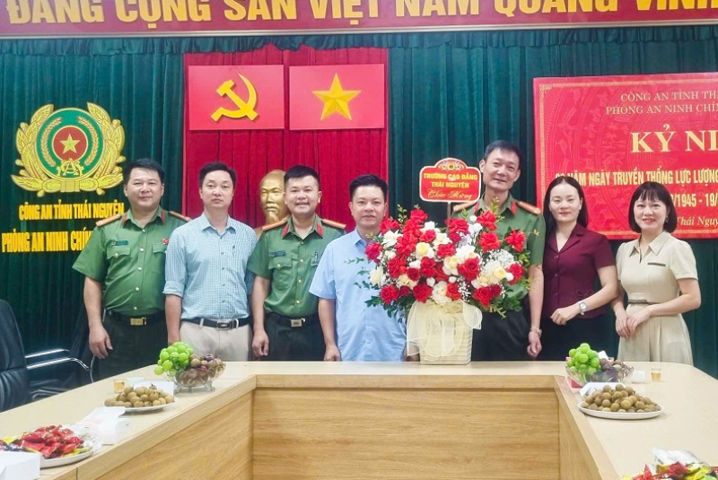 Trường Cao đẳng Thái Nguyên thăm, chúc mừng các đơn vị Công an nhân dân kỷ niệm 80 năm ngày truyền thống