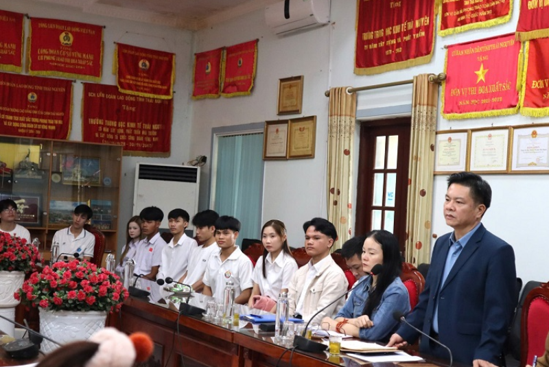 Chào mừng đoàn công tác sở giáo dục & Thể thao tỉnh Savanakhet ( CHDCND Lào) sang thăm và làm việc tại trường Cao đẳng Thái Nguyên