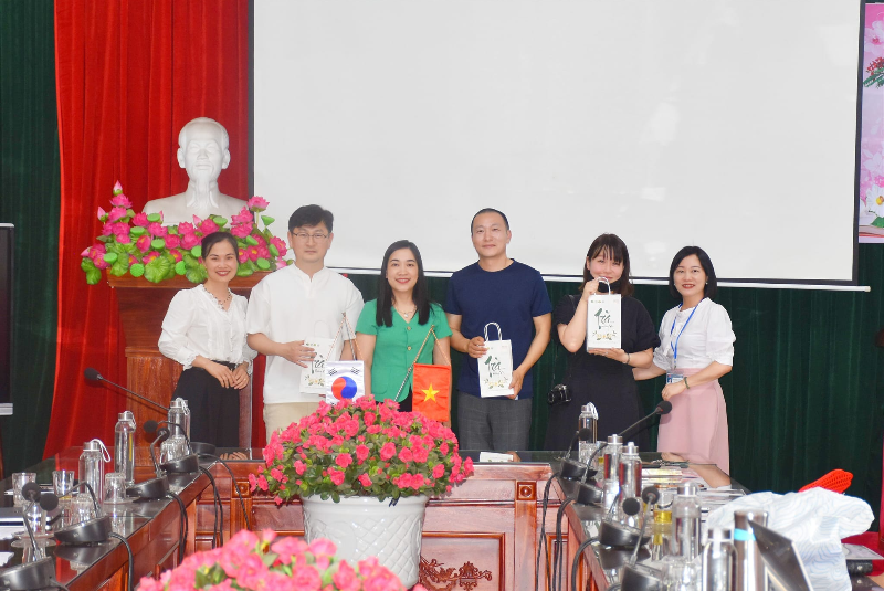 Trường Cao đẳng Thái Nguyên tiếp đón và làm việc với công ty Ilucida Hàn Quốc