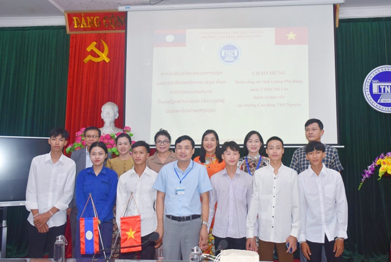 Trường Cao đẳng Thái Nguyên tiếp đón và làm việc với Đoàn công tác Sở Giáo dục và Thể thao tỉnh Luông Pha Băng, CHDCND Lào
