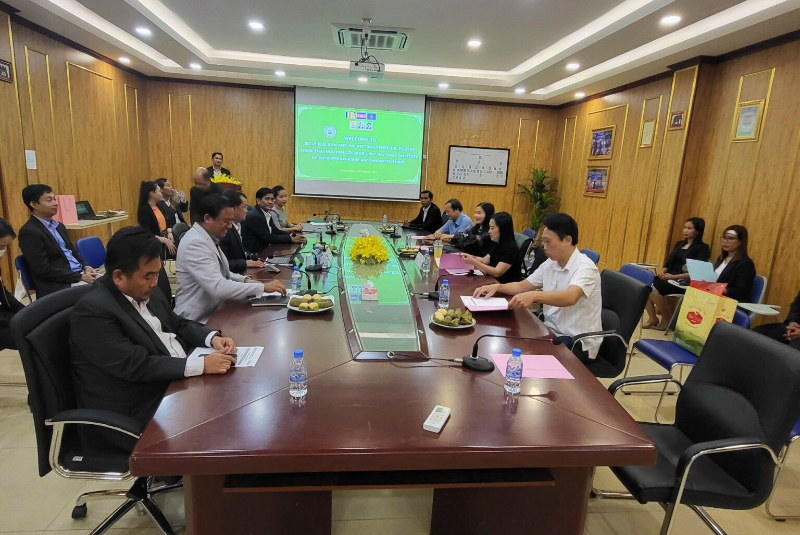 Cán bộ phòng QLKH&HTQT tham gia chuyến công tác Vương quốc Campuchia