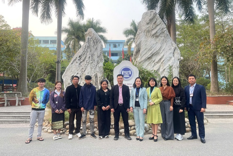 Đón đoàn cán bộ và lưu học sinh tỉnh Phongsaly, CHDCND Lào